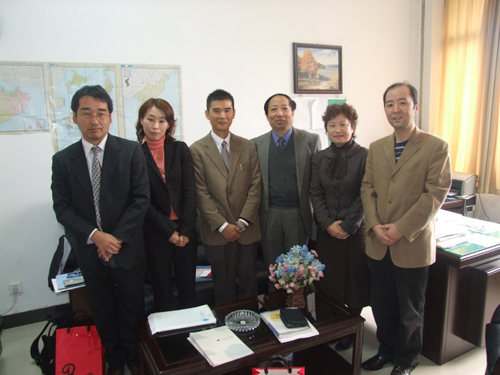 奈良教育大学一行访问百合漫画
